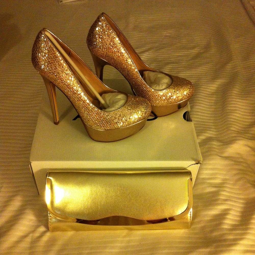 Gold pumps